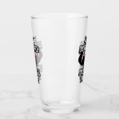 Eenvoudig verstoord door eekhoorns en wijn glas (Links)