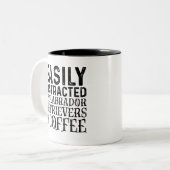 Eenvoudig verstoord door labrador Retrievers en ko Tweekleurige Koffiemok (Voorkant links)