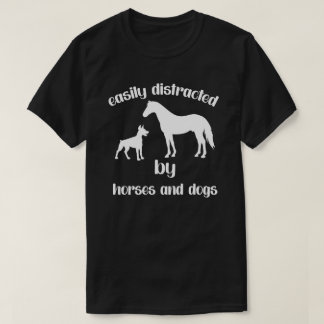 Eenvoudig verstoord door paarden en honden t-shirt