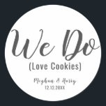 Eenvoudig We Doen Liefde Cookies Wedding Favor Tre Ronde Sticker<br><div class="desc">Eenvoudig We Do Love Cookies Wedding Favor Trakteren Classic Ronde Sticker</div>