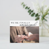 Eenvoudig We zijn eindelijk verloofd Foto Verlovin Aankondigingskaart (Staand voorkant)