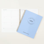 Eenvoudig wit minimalistisch aangepast blauw met L Planner<br><div class="desc">Maak een blijvende indruk met de Simple White Minimalist Custom Logo Branded Blue Planner. Met deze planner kunt u uw bedrijf op een eenvoudige en stijlvolle manier promoten en tegelijkertijd een praktisch en professioneel geschenk bieden voor uw klanten, klanten, leveranciers, personeel, familie en vrienden. Pas de planner aan met uw...</div>