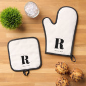 Eenvoudig wit modern monogram ovenwant & pannenlap set (Top down)