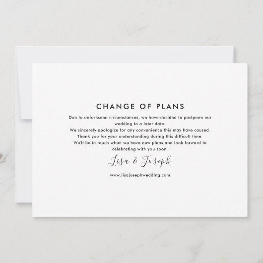 Eenvoudig zwart en wit uitgesteld elegante script save the date (Achterkant)