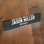 Eenvoudig zwart met witte letters naambordje (Zijkant)