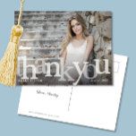Eenvoudig zwart ombre foto Afstuderen dank u Briefkaart<br><div class="desc">Dit afstuderen bedankt u ontwerp een gewaagde typografische bekleding die één foto van het nieuwe afstuderen toont. Klik de aanpassingsknoop voor meer opties om de tekst op de voor en rug, en/of de foto te wijzigen! De variaties van dit ontwerp en de coördinerende producten zijn beschikbaar in onze winkel, zazzle.com/store/doodlelulu....</div>
