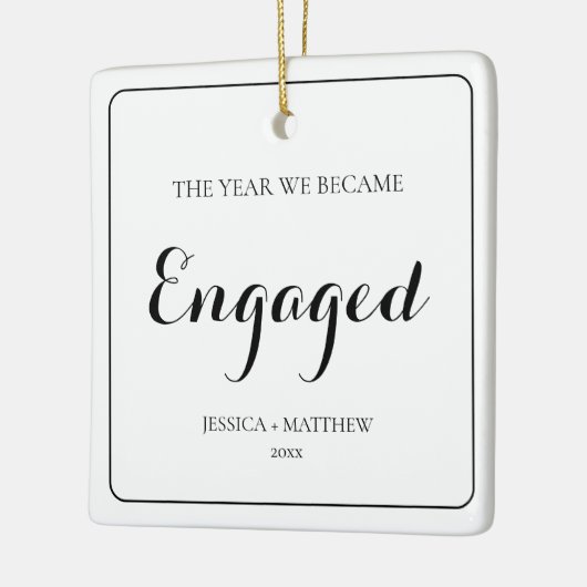 Eenvoudig zwart script Onze eerste kerst verloofd Keramisch Ornament (Links)