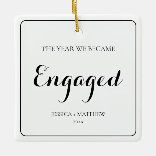 Eenvoudig zwart script Onze eerste kerst verloofd Keramisch Ornament (Voorkant)