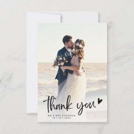 eenvoudig zwart script pasgetrouwden bruiloft foto bedankkaart (Voorkant)
