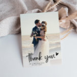 eenvoudig zwart script pasgetrouwden bruiloft foto bedankkaart<br><div class="desc">Zwart script tekst overlay ontwerp met moderne hand belettering script en een mooie foto van de pasgetrouwden,  het afbeelding en de tekst kan worden gepersonaliseerd.</div>