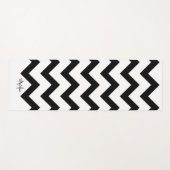 Eenvoudig zwart-wit Chevron-patroon Monogram Yogamat (Voorkant (horizontaal))