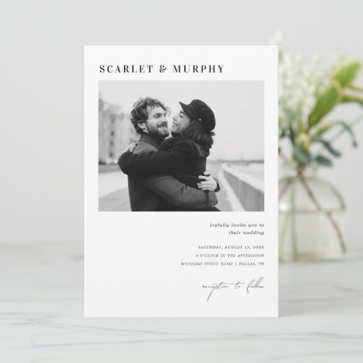 Eenvoudig zwart wit foto monogram & script bruilof kaart (Staand voorkant)