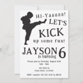 Eenvoudig zwart wit jongen karate verjaardag uitno kaart (Voorkant)