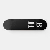 Eenvoudig zwart-wit monogram, aangepast persoonlijk skateboard (Horizontaal)