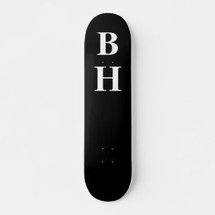 Eenvoudig zwart-wit monogram, aangepast persoonlijk skateboard