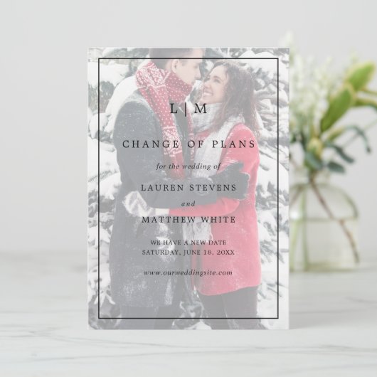 Eenvoudig zwart-wit monogram Elegant Wedding Save The Date (Staand voorkant)