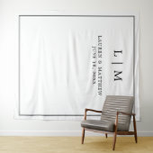 Eenvoudig zwart-wit monogram Elegant Wedding Wandkleed (In Situ (horizontaal))