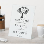 Eenvoudig zwart-wit monogram heetbomen bruiloft reclamebord met voetstuk (Insitu)