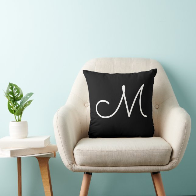 Eenvoudig zwart-wit monogram M initiaal letter Kussen (Stoel)