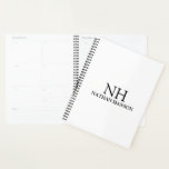 Eenvoudig zwart-wit monogram Modern Planner<br><div class="desc">Moderne businessplanner met een eenvoudig en minimaal zwart-wit ontwerp met uw monogram in een vet lettertype,  samen met jouw naam aan de voorkant. De achterkant heeft je contactgegevens.</div>