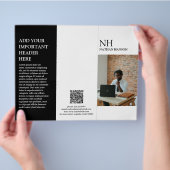 Eenvoudig zwart-wit monogram moderne brochure (Hand)