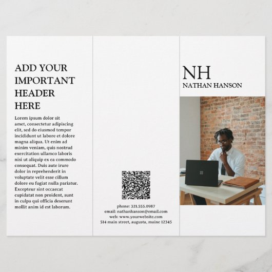 Eenvoudig zwart-wit monogram moderne brochure (Voorkant)