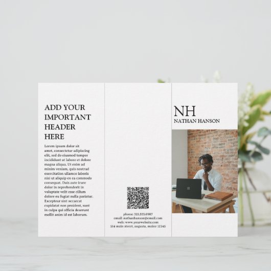 Eenvoudig zwart-wit monogram moderne brochure (Staand voorkant)