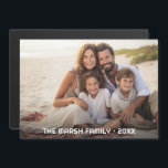 Eenvoudige 1 foto volledige dekking - dikke tekst<br><div class="desc">Gebruik een horizontale of landschapsfoto en maak een unieke en trendy fotokoelkastmagneet. Dit moderne minimale ontwerp bevat een foto met tekst om namen en tekst toe te voegen. Als u iets wilt verplaatsen, klikt u op de knop Aanpassen om wijzigingen aan te brengen.</div>