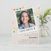 Eenvoudige 8e verjaardagsuitnodigingen Meisje Oran Kaart (Staand voorkant)