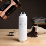 Eenvoudige aangepaste kwaliteitscontrolecode Websi Waterfles<br><div class="desc">Verhoog uw promotie-inspanningen met deze Simple Custom Logo Code Website Promo Waterfles. Ontworpen om te worden aangepast, staat deze waterfles u toe om het met uw eigen logo, website, en QR-code te personaliseren. Met de geïntegreerde QR-codegenerator kunt u direct een scanbare code creëer die gebruikers naar uw website leidt. Maak...</div>