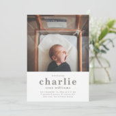 Eenvoudige aankondiging foto geboorte | Jongeengeb (Staand voorkant)