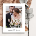 Eenvoudige aankondiging van Elegant Text en Photo  Briefkaart<br><div class="desc">Deze zwarte en witte minimalistische en elegante trouwaankondigingsbriefkaarten zijn voorzien van moderne zwarte tekst die zegt: "we hebben de weg ingeslagen",  op een schone witte achtergrond,  met uw persoonlijke foto. Een simpele en stijlvolle blik om je ontwikkeling aan te kondigen of dat je gewoon getrouwd was.</div>
