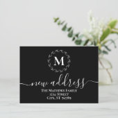 Eenvoudige B&W botanische krans monogram nieuwe ad Aankondiging (Staand voorkant)