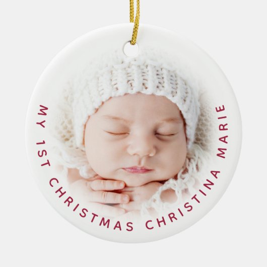 Eenvoudige Baby 1e kerstfoto Red Typografie Keramisch Ornament (Voorkant)