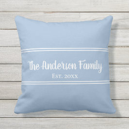 Eenvoudige Baby Blue en White Family Name Est. Buitenkussen