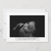 Eenvoudige Baby Foto Zwart-wit Geboorte Aankondiging (Achterkant)