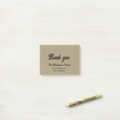 Eenvoudige bedanktekst met bedrijfsnaam details te post-it® notes (Op bureau)