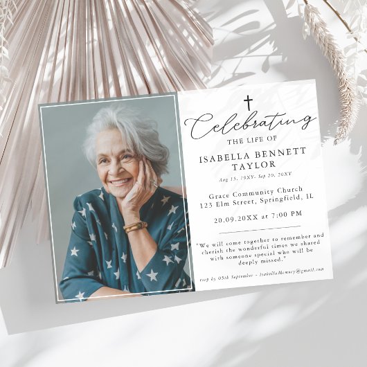 Eenvoudige begrafenis viering religieus kruis foto kaart