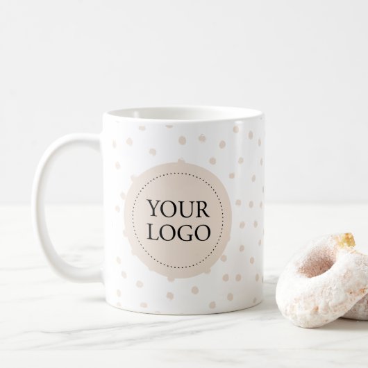 Eenvoudige Beige Minimale Business Logo Custom Koffiemok (Met donut)