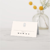 Eenvoudige beige, moderne initialen, maaltijdoptie plaatskaartje (Voorkant)