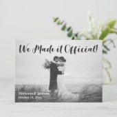 Eenvoudige bekendmaking van Rustic Typography Wedd Kaart (Staand voorkant)