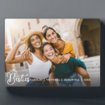 Eenvoudige beste vrienden voor altijd vriendschap fotoplaat<br><div class="desc">Vier je speciale band met dit schattige cadeau voor beste vrienden! Deze aangepaste BFF-plaquette is de perfecte aandenken voor vrouwen en tienermeisjes, met je favoriete horizontale foto met "besties" elegant overlay in witte letters. Personaliseer het met een middelbare school afstuderen bericht of uw namen voor een oprechte touch. Een doordachte...</div>