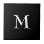 Eenvoudige BLACK-monogram Tegeltje<br><div class="desc">Eenvoudige,  elegante BLACK-keramische tegel met optioneel,  aanpasbaar monogram. Ontworpen om met de versie van muzieknoten te coördineren. Schrap het monogram voor gewone tegel. Beschikbaar in andere kleuren en met overeenkomende objecten.</div>