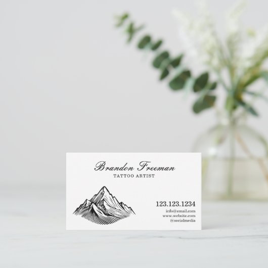Eenvoudige Black & White Mountain Tattoo Artiest Visitekaartje (Staand voorkant)
