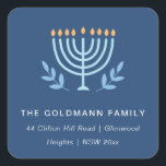 Eenvoudige Blauwe Menorah Kaarsen Chanoeka Adres Vierkante Sticker<br><div class="desc">Als u nog meer aanpassingen nodig hebt,  kunt u mij op yellowfebstudio@gmail.com vrij klikken.</div>