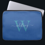 Eenvoudige blauwe monogram cursieve naam en Initia Laptop Sleeve<br><div class="desc">Een schattig monogram blauw ontwerp met een eenvoudige krullende monogram en initiaal.</div>