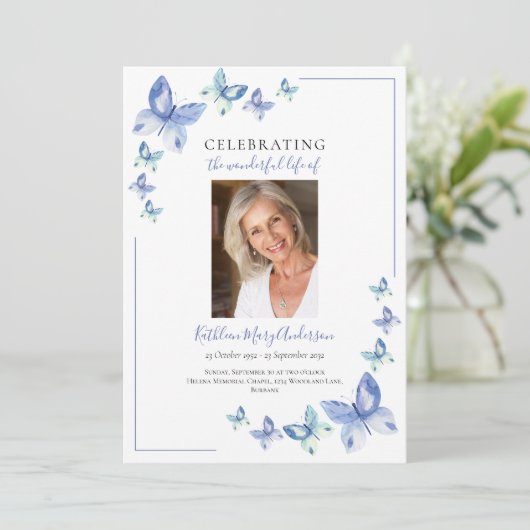 Eenvoudige blauwe vlinder viering van Life Invitat Kaart (Staand voorkant)