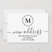 Eenvoudige bloemenkrans monogram nieuw adres aankondiging (Voorkant)