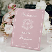 Eenvoudige Bloemenkruis op Roze Doop Welkom Reclamebord Met Voetstuk