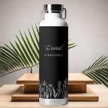 Eenvoudige bloemschets elke kleur bruiloft cadeau waterfles<br><div class="desc">Wildflower bruiloft waterfles cadeau om te personaliseren voor iedereen in uw bruiloft. Gemakkelijk aan te passen voor uw beste man, groomsman, bruidsmeisjes, bruidsmeisje, ouders etc en u kunt ook de naam van de bruid en bruidegom en hun trouwdatum toevoegen. Eenvoudig en elegant boho bloemontwerp met lijngetekende wilde bloemen. U bent...</div>